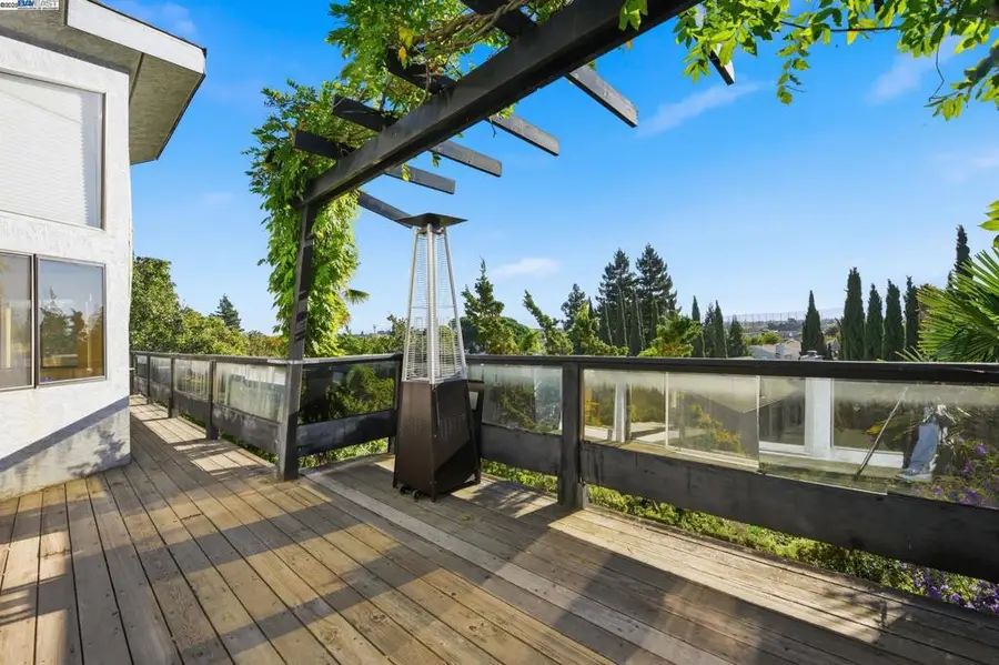 29673 Holiday St, Hayward, CA 94544 - Image #2