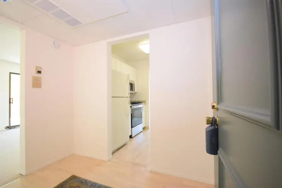 320 N Civic Dr #404, Walnut Creek, CA 94596 - Image #2