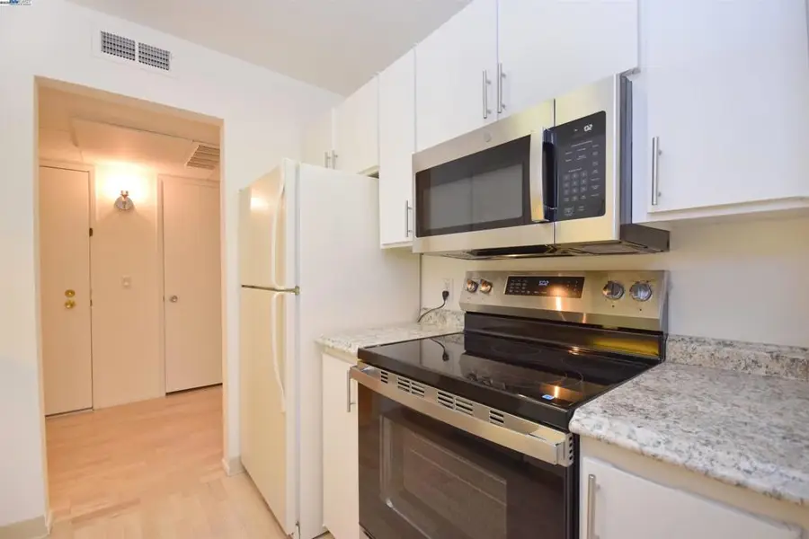 320 N Civic Dr #404, Walnut Creek, CA 94596 - Image #3