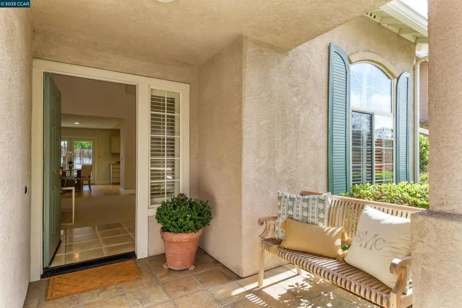 321 Liveoak Ct, Martinez, CA 94553 - Image #3