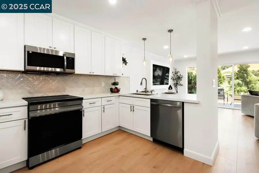 3434 Tice Creek Dr #5, Walnut Creek, CA 94595 - Image #2