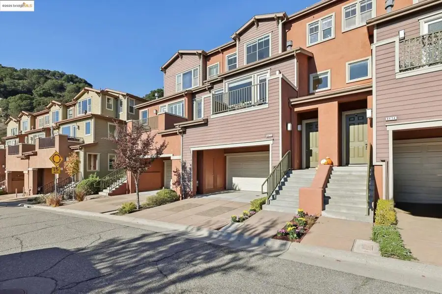 6472 Bayview Dr, Oakland, CA 94605 - Image #2