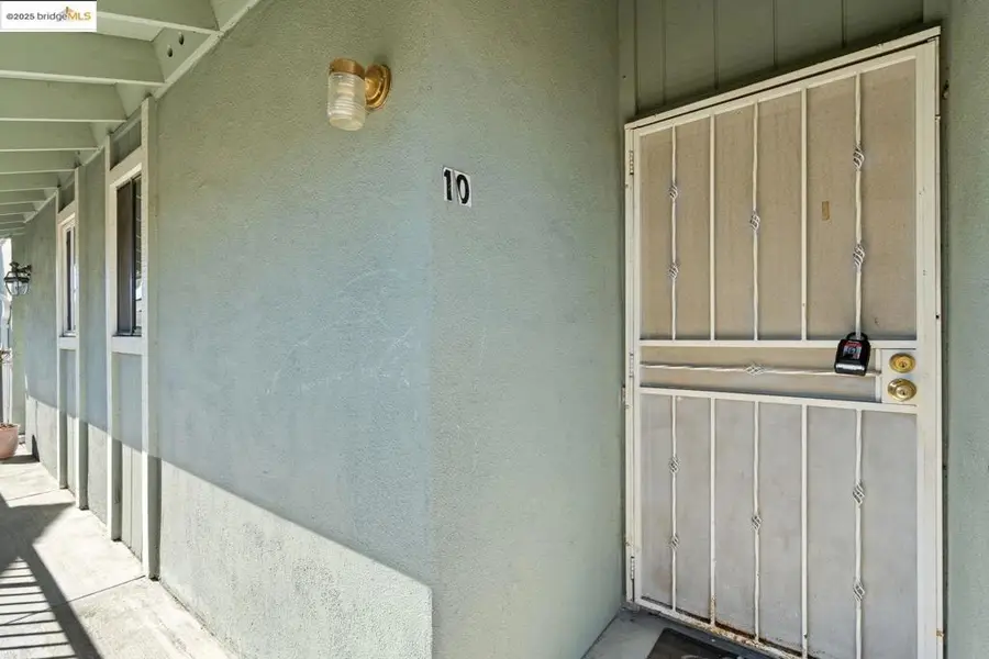 3720 W Benjamin Holt Dr #APT10, Stockton, CA 95219 - Image #2