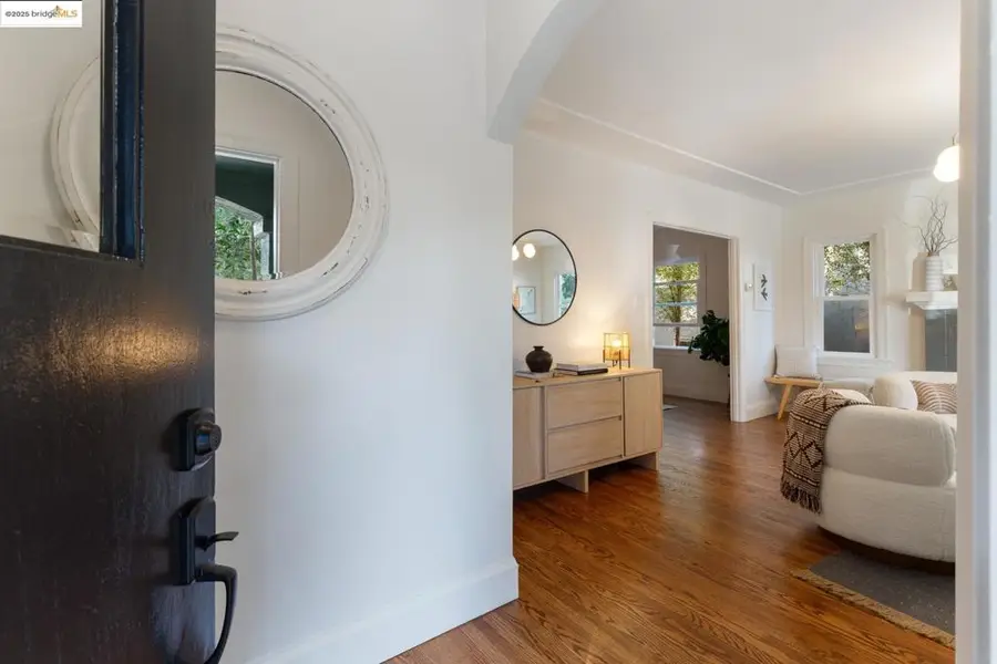 558 North St, Oakland, CA 94609 - Image #2