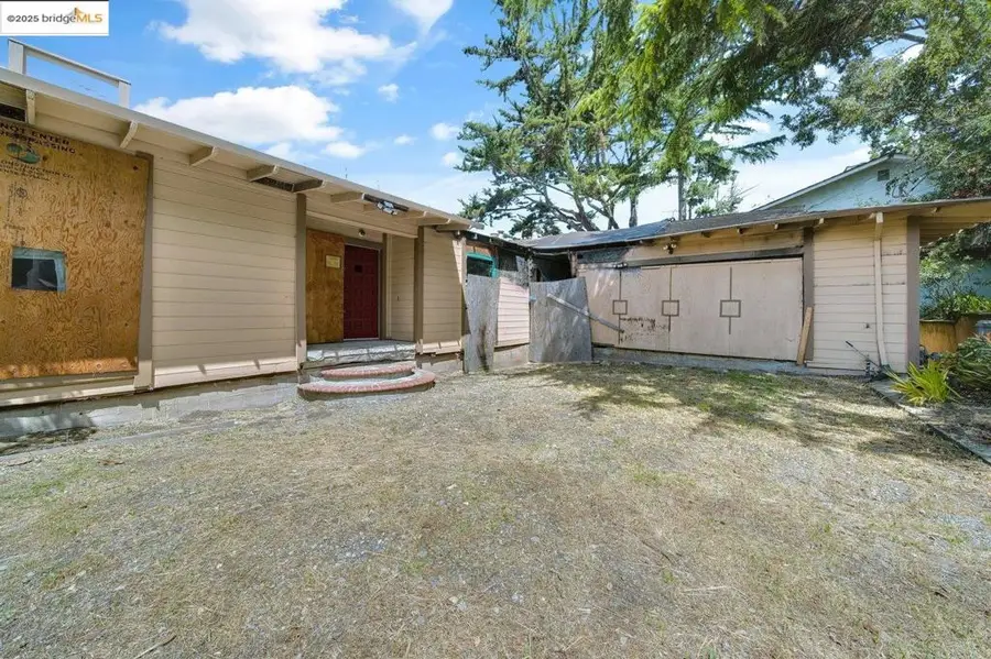 11201 Lochard Street, Oakland, CA 94605 - Image #2