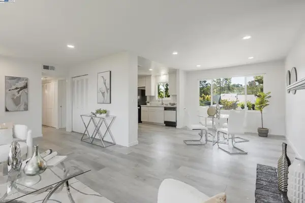 1965 Ascot Dr #6, Moraga, CA 94556