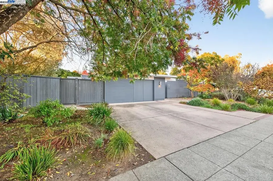 3482 Kenneth Dr, Palo Alto, CA 94303 - Image #3