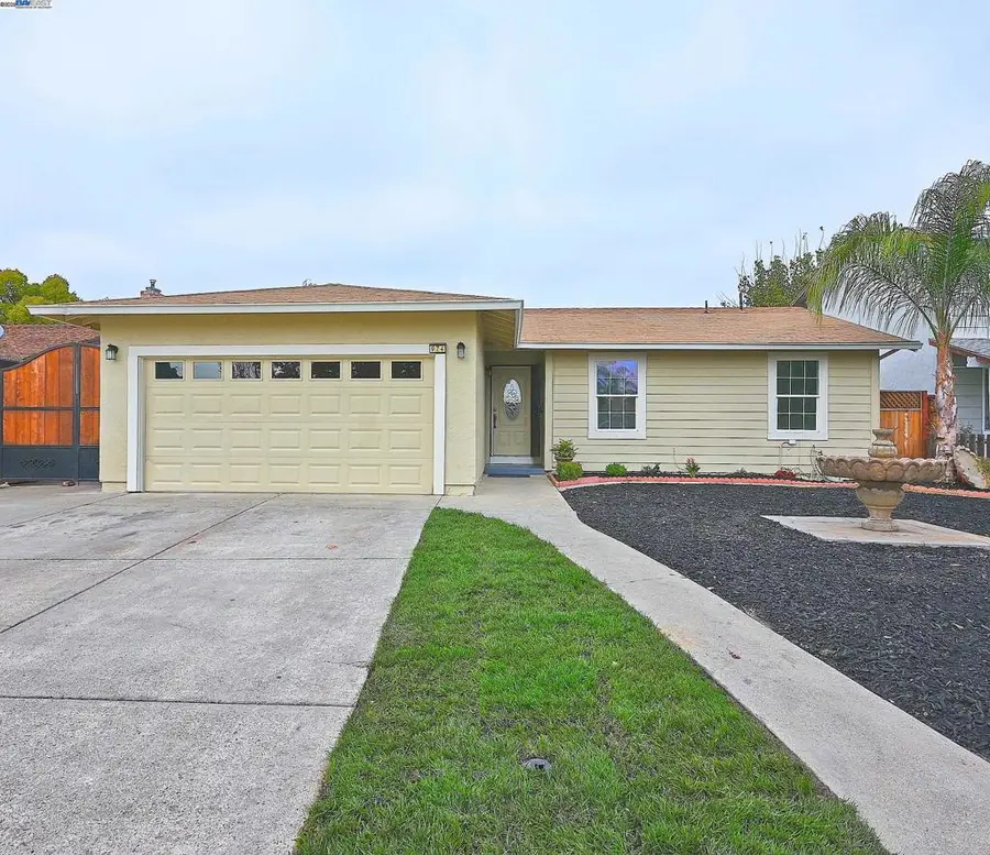 974 Walnut Dr, Oakley, CA 94561 - Image #2