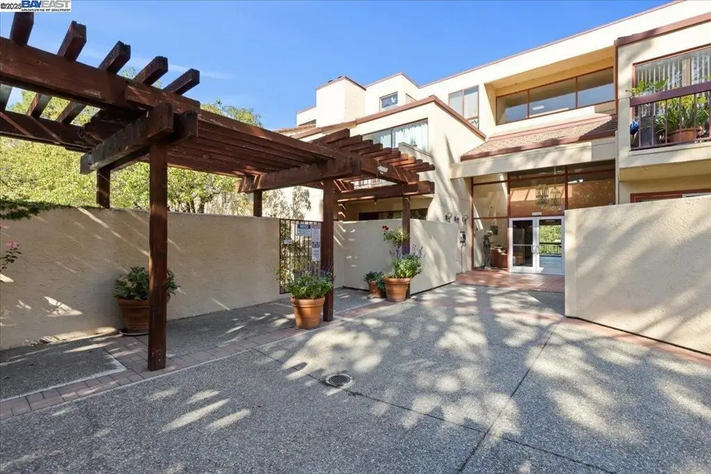 25912 25912 Hayward Blvd #Unit 204, Hayward, CA 94542 - #1