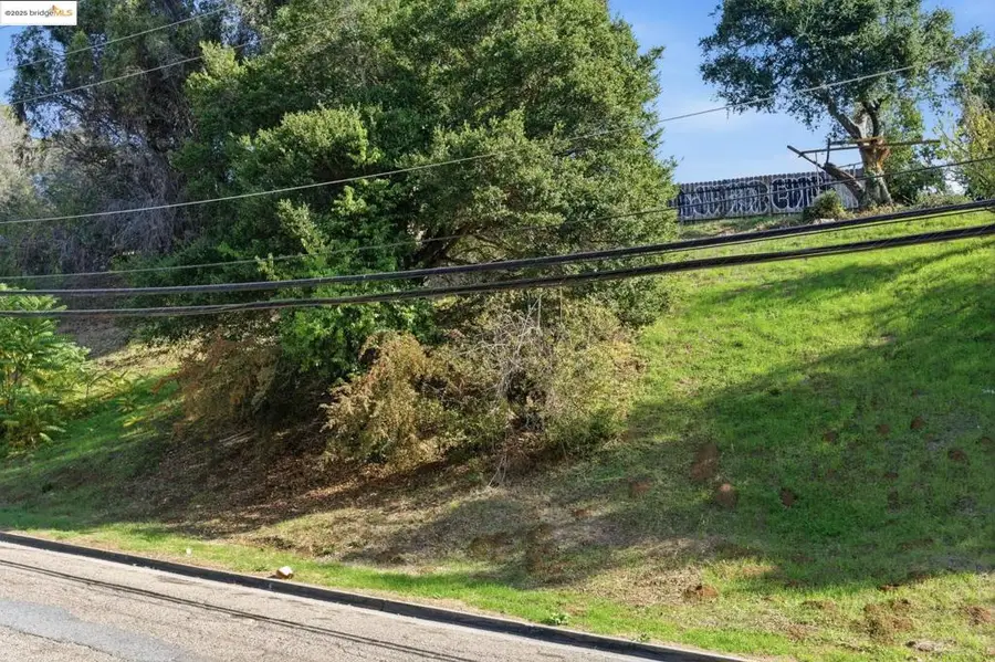 9680 9680 Mountain Blvd, Oakland, CA 94605 - #2