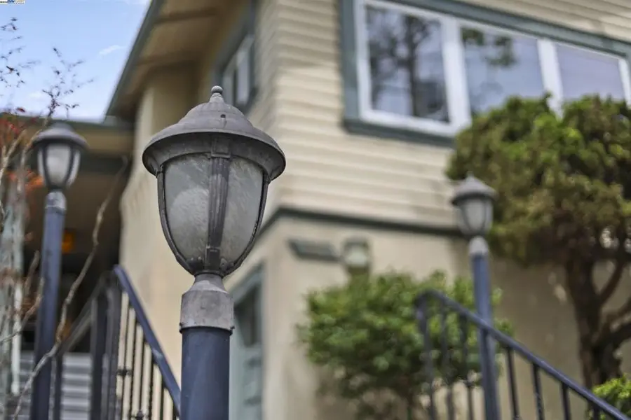 1361 Oakland Ave, Piedmont, CA 94611 - Image #2