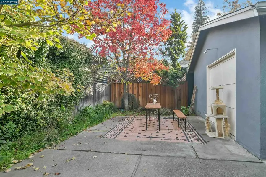 2437 Alhambra Ave, Martinez, CA 94553 - #3