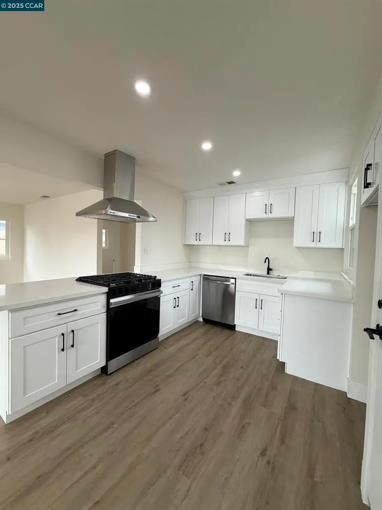 421 Howard St, Stockton, CA 95206 - #2