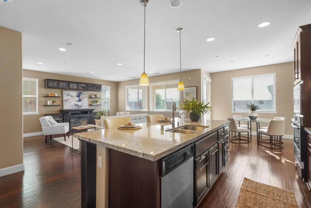 2417 Stalsburg Dr, Tracy, CA 95376 - Image #1