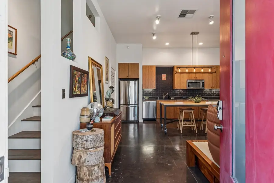 9 Ealing Ln, Oakland, CA 94608 - #3