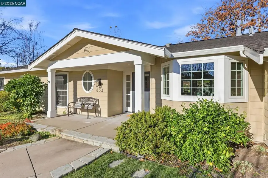 833 Crossbrook Ct, Moraga, CA 94556 - Image #2