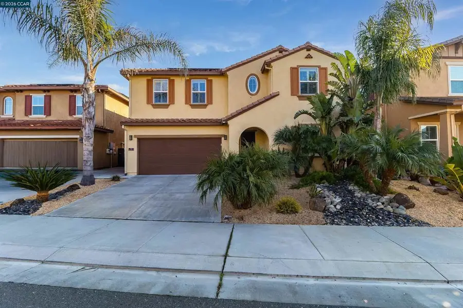 515 W Cherry St, Dixon, CA 95620 - #3