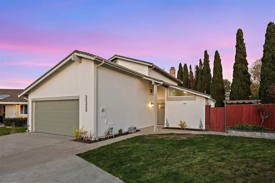 32325 Pegasus Ct, Union City, CA 94587 - #2
