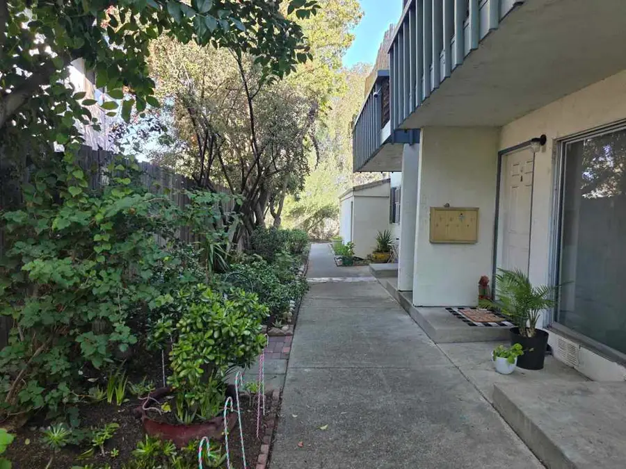 235 Arana Dr, Martinez, CA 94553 - Image #2