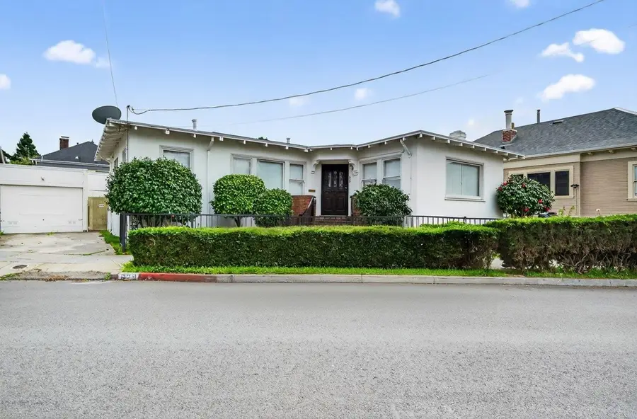 629 66th, Oakland, CA 94609 - #2