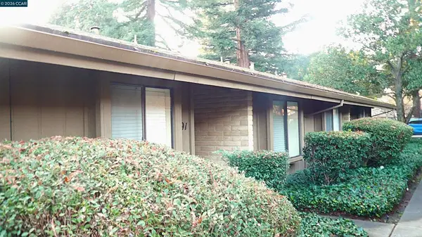 2489 American River Dr, Sacramento, CA 95825