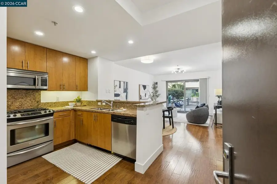 438 438 W Grand Ave #432, Oakland, CA 94612 - Image #2