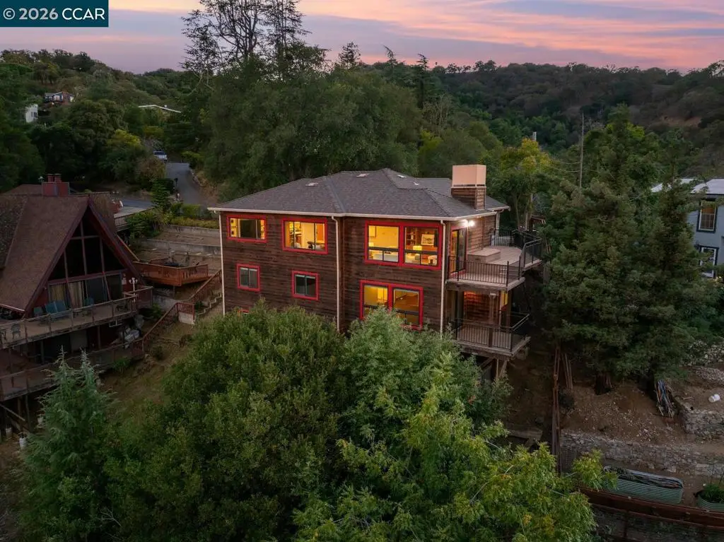 1087 Hillside Dr, Martinez, CA 94553 - #1