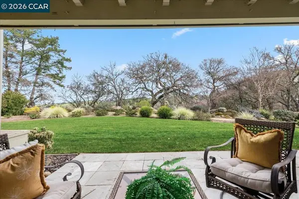 3112 Ptarmigan Dr #4, Walnut Creek, CA 94595