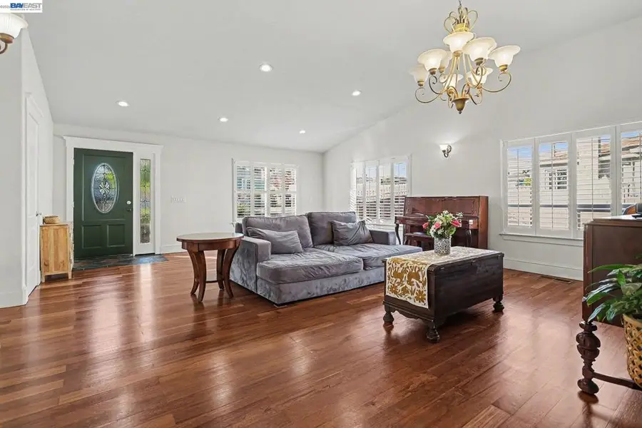 19554 Alana Rd, Castro Valley, CA 94546 - #2