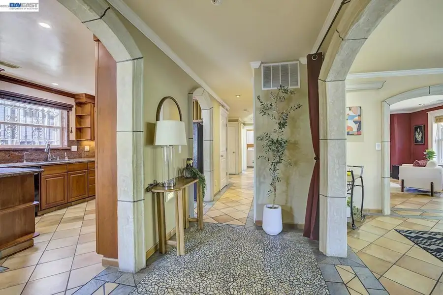 2635 E 10th St, Oakland, CA 94601 - #2