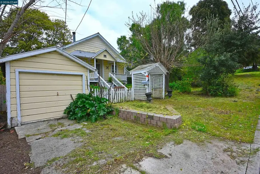 921 921 E 6th St, Benicia, CA 94510 - #2