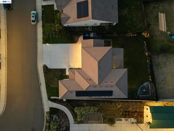 2394 2394 Bharvani Ave, Manteca, CA 95337