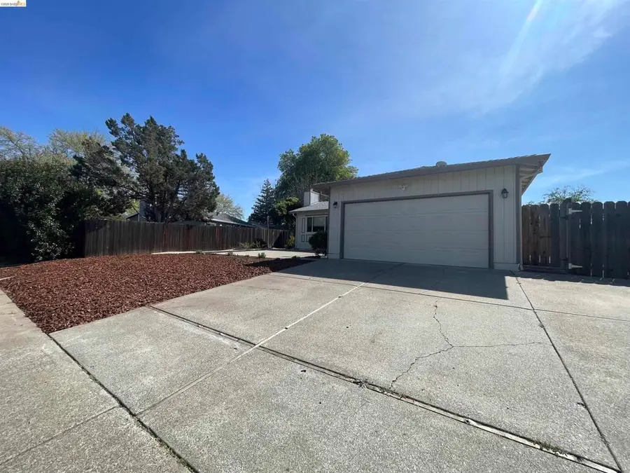 620 N 2nd St, Dixon, CA 95620 - #3