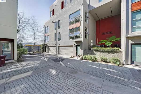 6466 Hollis St #182, Emeryville, CA 94608