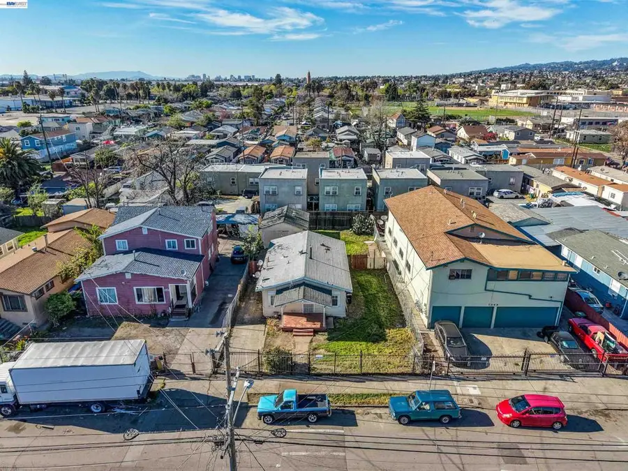 1061 71st Ave, Oakland, CA 94621 - #2