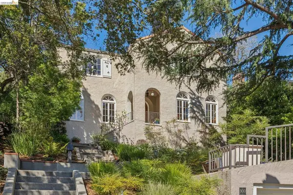 900 Rosemount Rd, Oakland, CA 94610