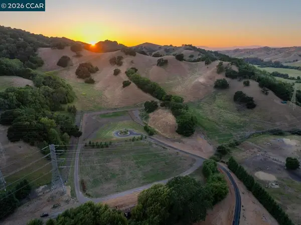 60 Hampton, Martinez, CA 94553