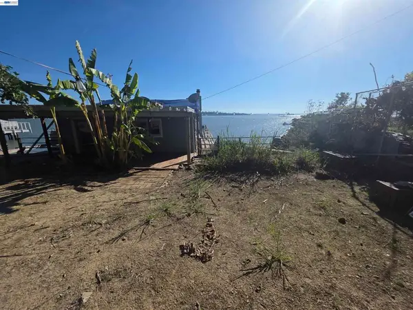 40 Sandy Beach Rd, Vallejo, CA 94590