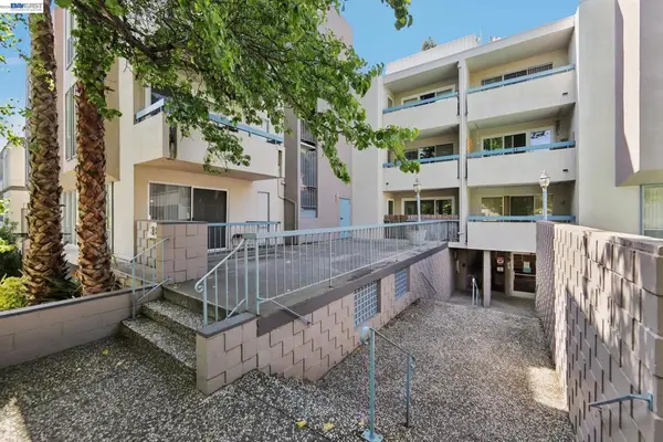 385 Jayne Avenue #205, Oakland, CA 94610