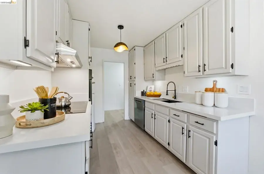 245 Montecito Ave #203, Oakland, CA 94610 - #2