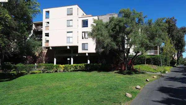 330 N Civic Dr #301, Walnut Creek, CA 94596