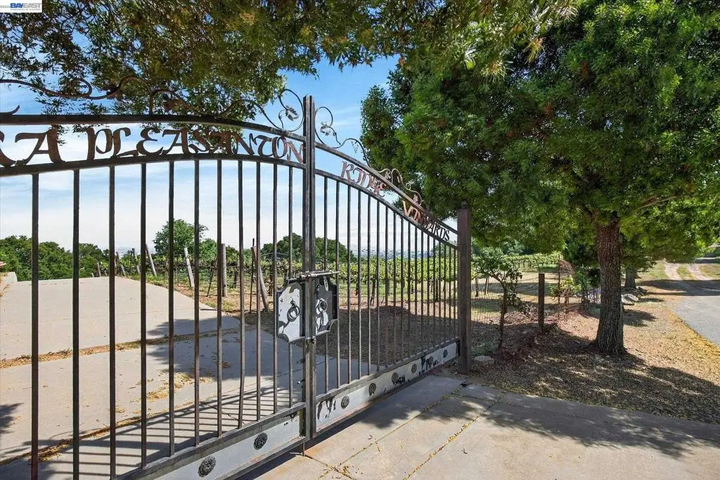 9500 Santos Ranch Rd, Pleasanton, CA 94588 - #1