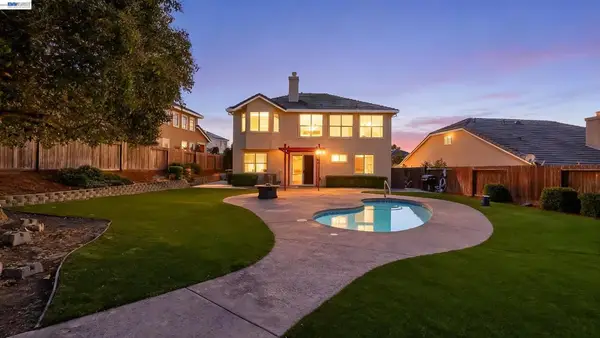 5810 Gold Creek Dr, Castro Valley, CA 94552