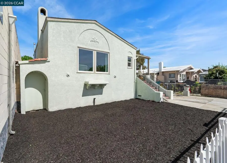 272 W 10th St, Pittsburg, CA 94565 - #2