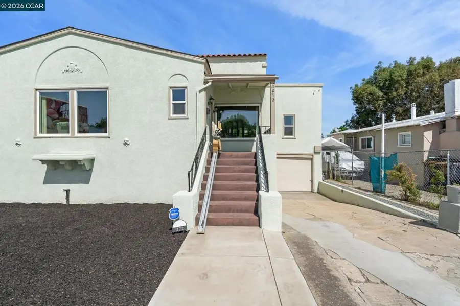 272 W 10th St, Pittsburg, CA 94565 - #3