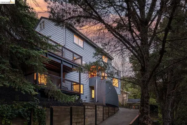 6975 Charing Cross Rd, Berkeley, CA 94705