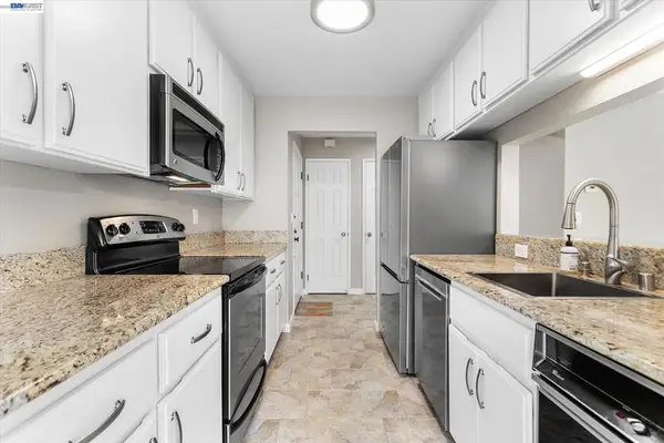 21109 Gary Dr #203, Hayward, CA 94546