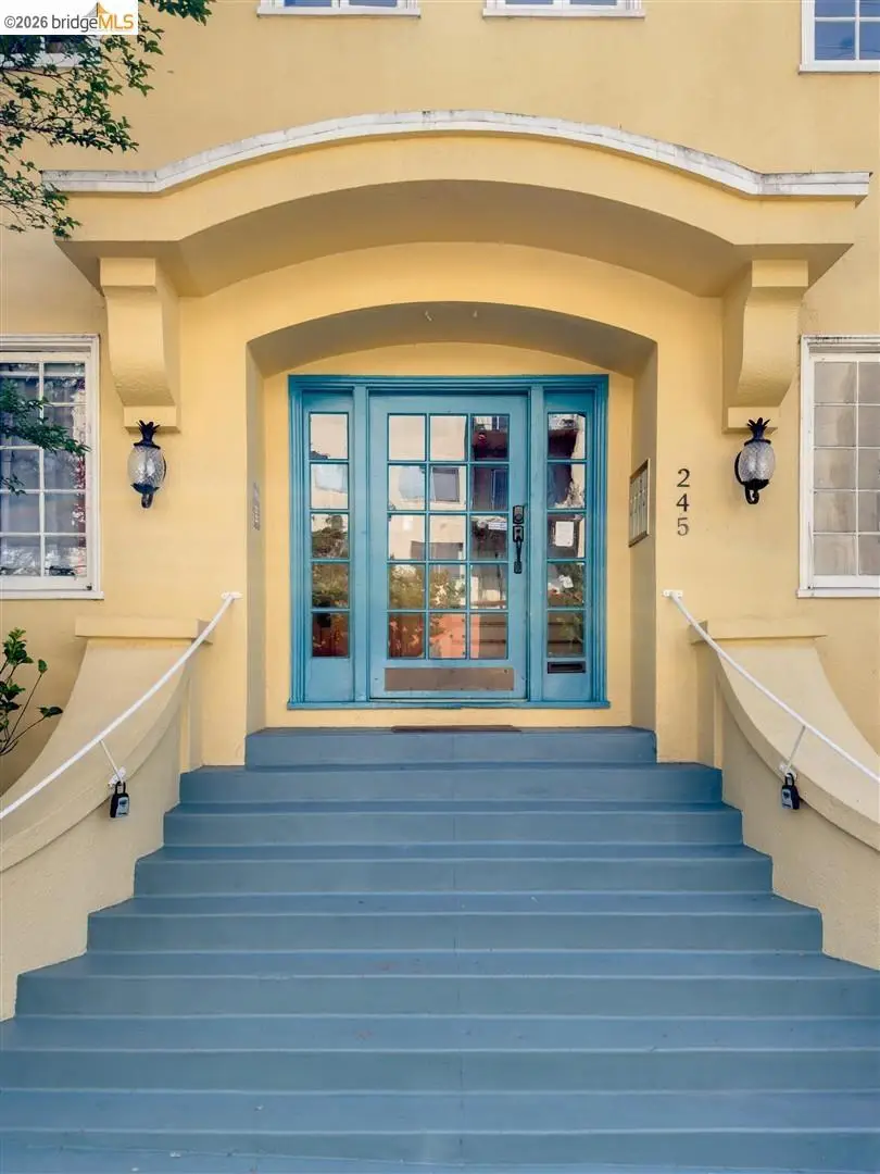 245 29th St #4, Oakland, CA 94611 - #3