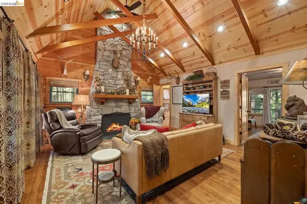 105 Pinecrest Lake Rd, Pinecrest, CA 95364