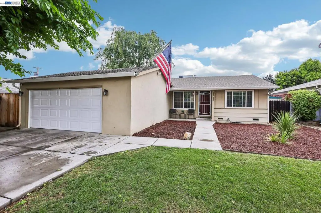 1225 W Beverly Pl, Tracy, CA 95376 - #1
